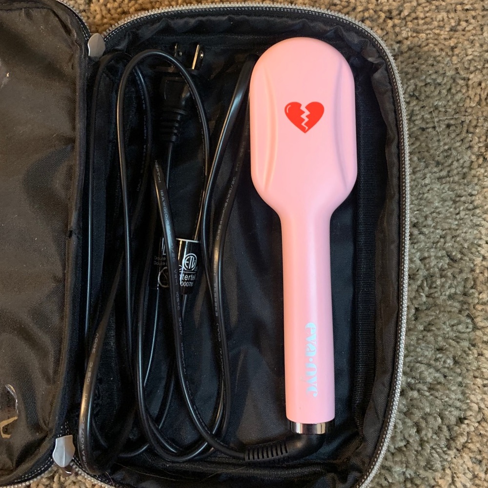 Eva NYC mini hair straightening brush